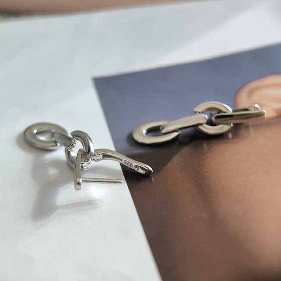 Срібні сережки без каменів