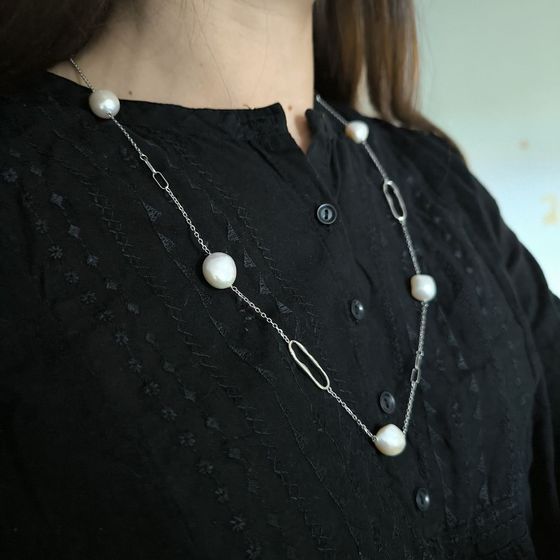 Silver necklace with baroque pearls