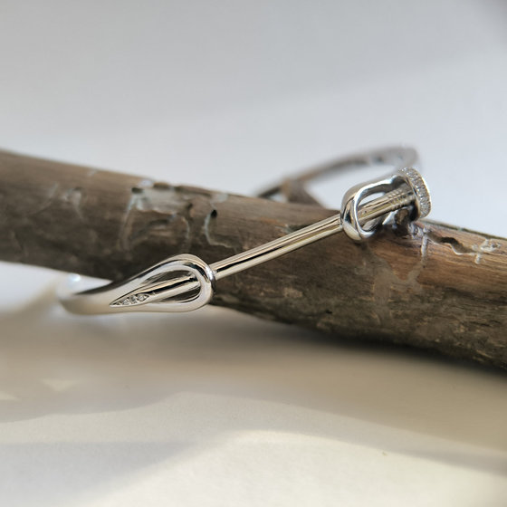 Silver bracelet with cubic zirconia