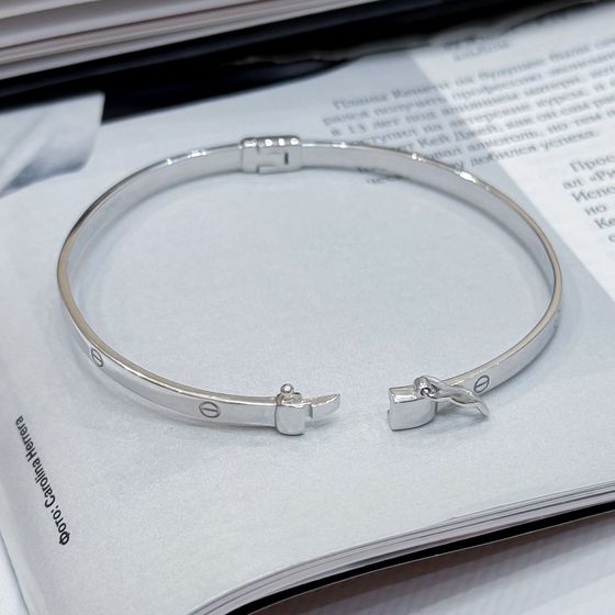 Silver bracelet without stones