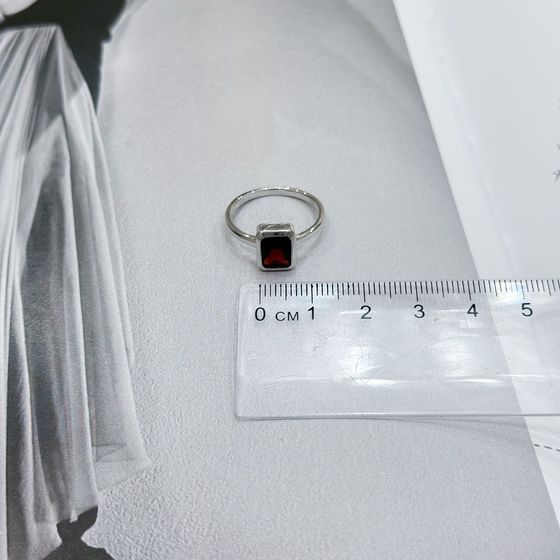 Silver ring with garnet 1.942ct