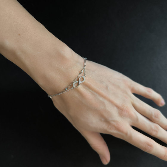 Silver bracelet with cubic zirconia