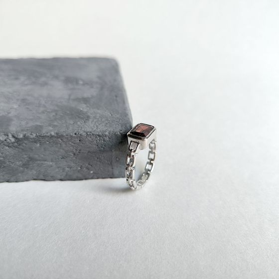 Серебряное кольцо с гранатом 1.75ct