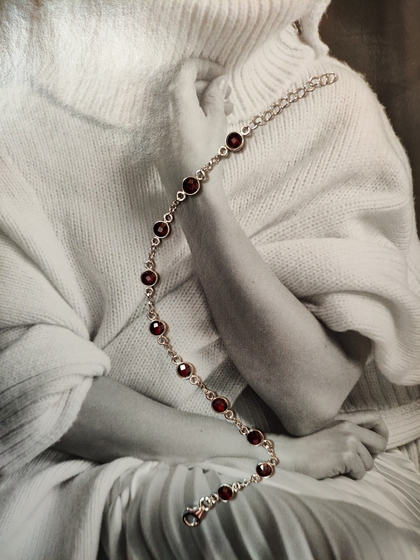 Silver bracelet with garnet