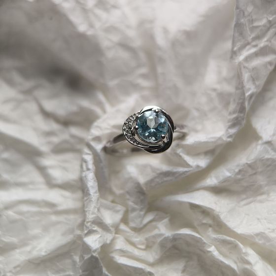 Срібна каблучка з топазом 1,544 карата