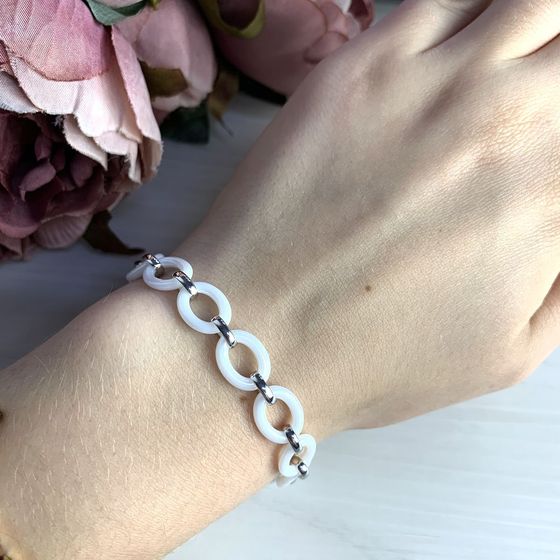 Silver bracelet with ceramics
