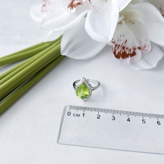 Серебряное кольцо с хризолітом 4.159ct, фианитами
