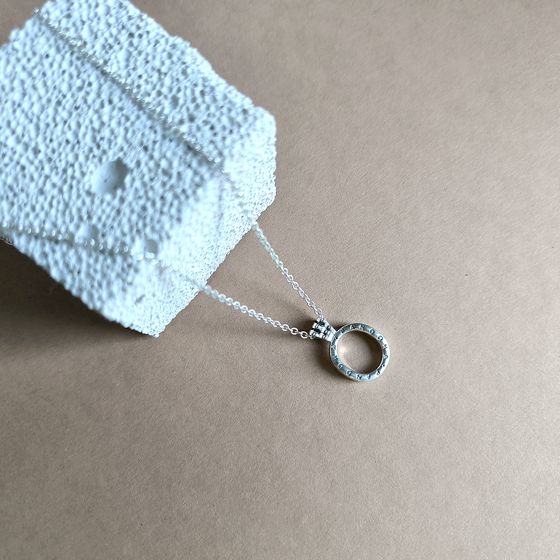 Silver necklace with phianites