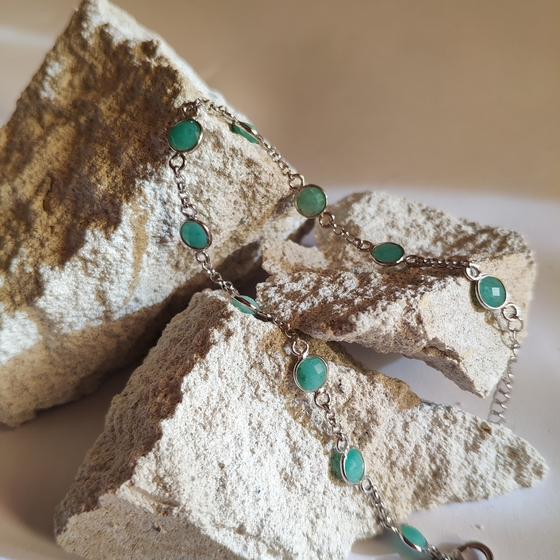 Silver bracelet with emerald