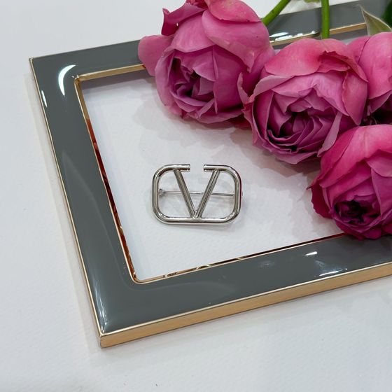 Silver brooch without stones