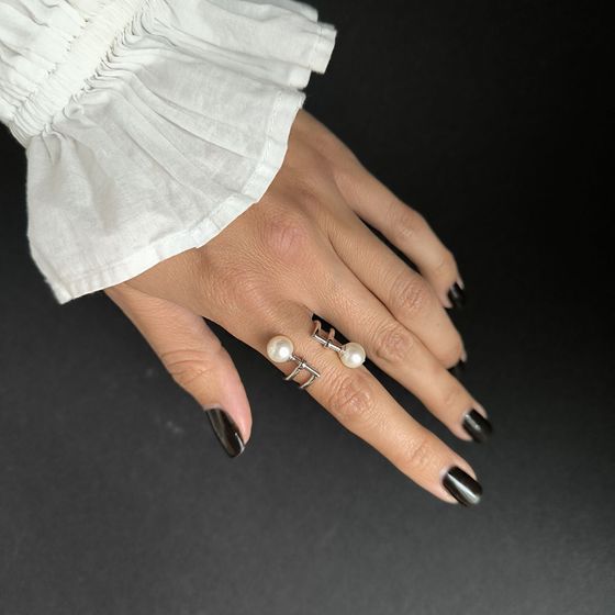 Silver ring with pearls