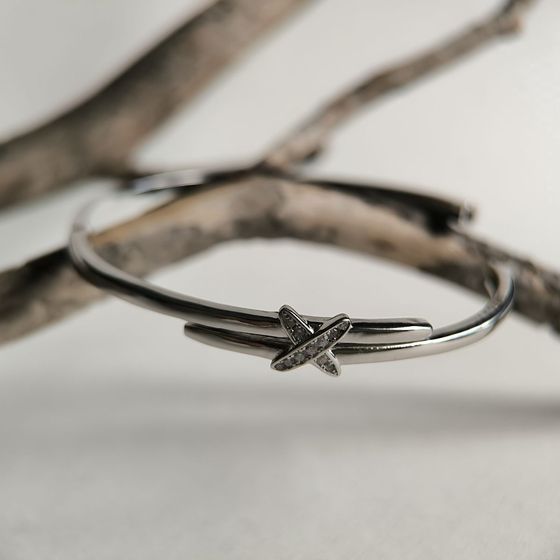 Silver bracelet with phianites