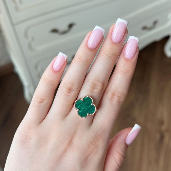 Золотое кольцо с малахитом