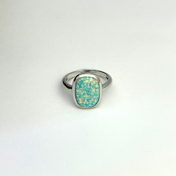 Серебряное кольцо с опалом
