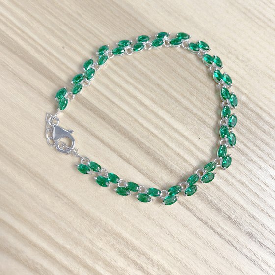 Серебряный браслет с изумрудом nano