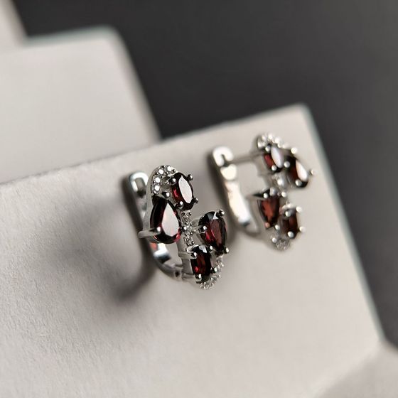 Серебряные серьги с гранатом 3.468ct