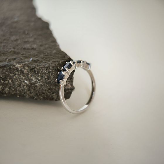 Серебряное кольцо с сапфиром