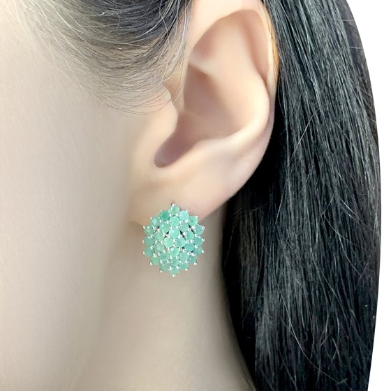 Silver ring with a 1.27-carat emerald