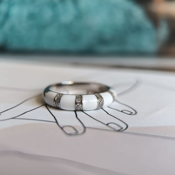 Silver ring with phianites, semallu