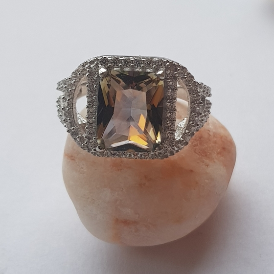 Серебряное кольцо с цитрином nano 3.577ct, топазом белым