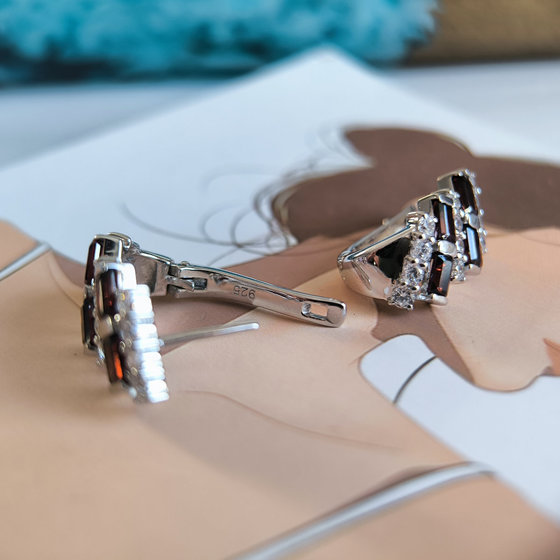 Срібні сережки з гранатом 6,25 карата