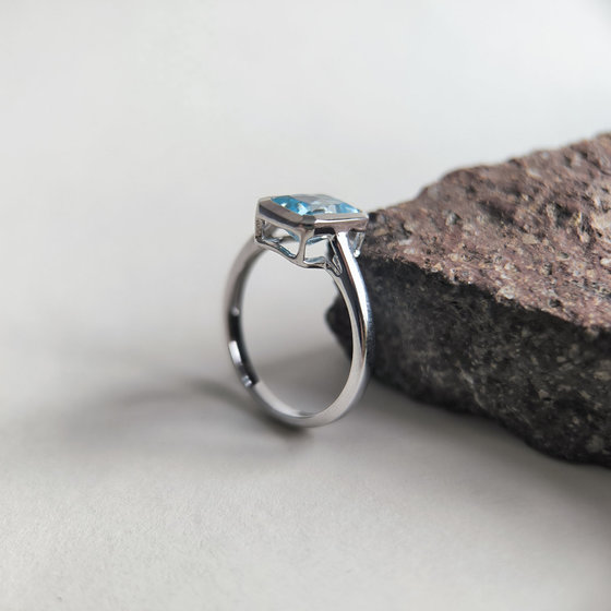 Серебряное кольцо с топазом 1.835ct