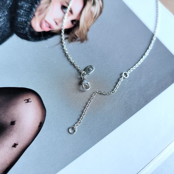 Silver necklace with phianites