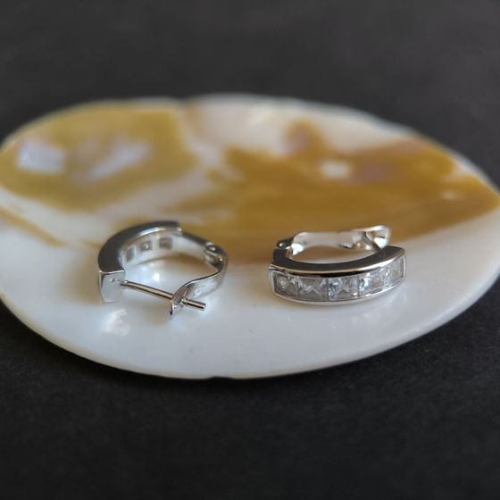 Срібні сережки з фіанітами