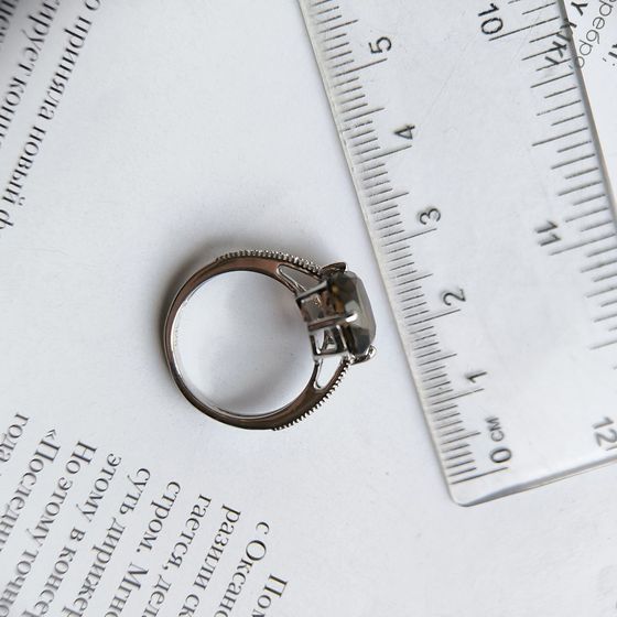 Серебряное кольцо с раухтопазом (дымчатым кварцем) 3.732ct, фианитами
