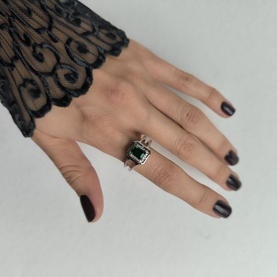 Срібна каблучка зі смарагдом nano 1,067 карата