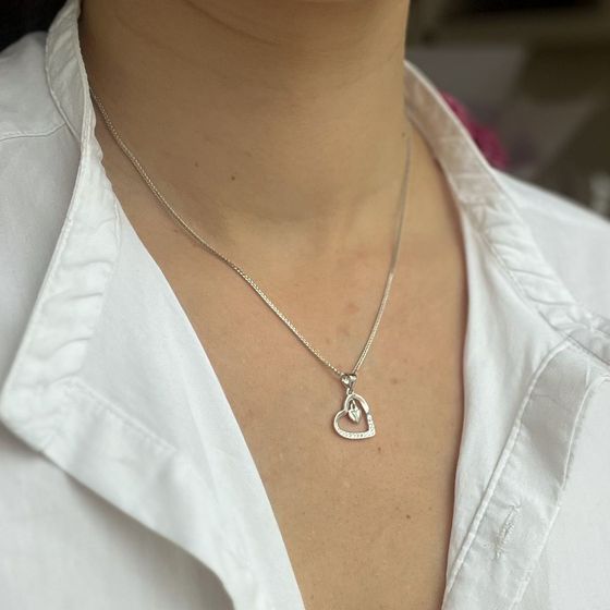 Silver pendant with phianites