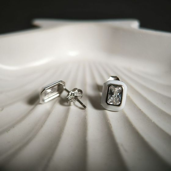 Срібні сережки з фіанітами, емаллю