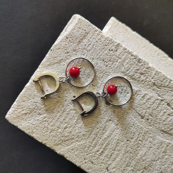 Срібні сережки з коралом