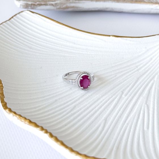 Sterling silver ring with 2.546ct ruby, phianites