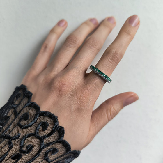 Silver ring with 1.19ct emerald