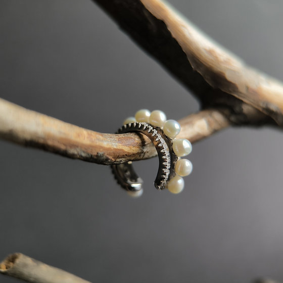 Silver earrings with cubic zirconia and pearls