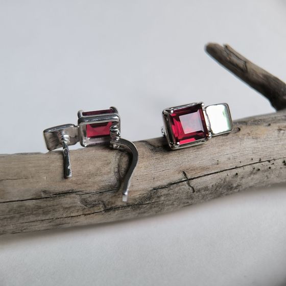 Silver earrings with nano 4.117ct garnet