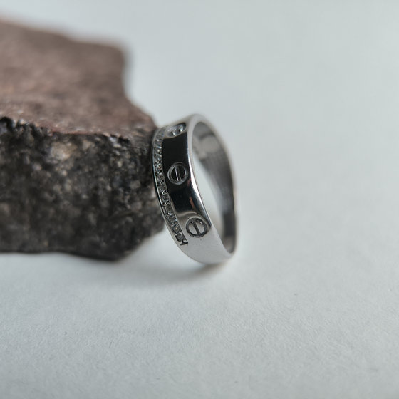Silver ring with cubic zirconia
