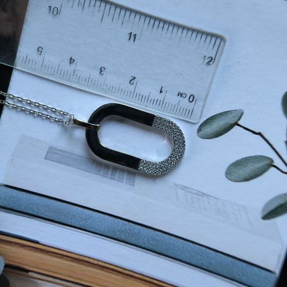 Silver necklace with phianites