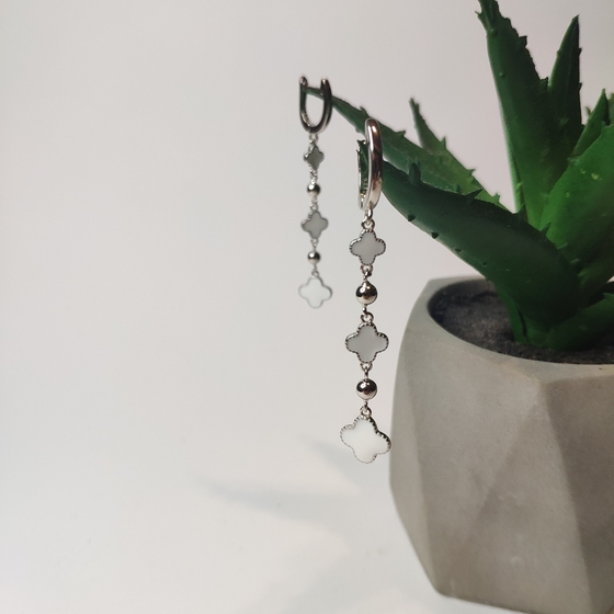 Silver earrings with yemallu
