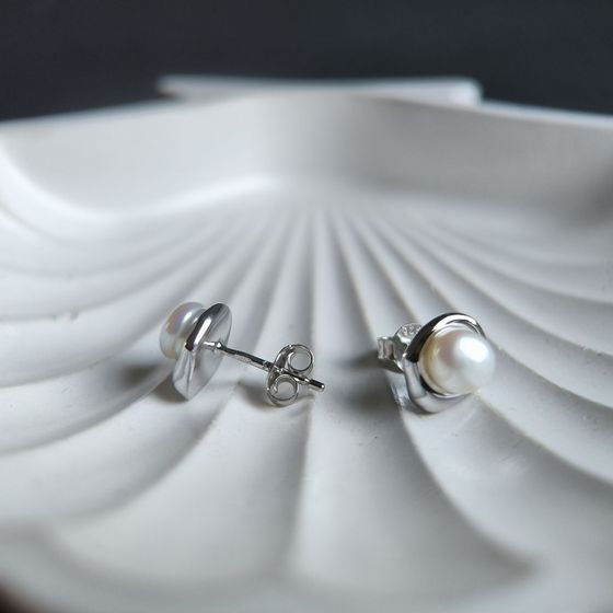 Срібні сережки з перлами