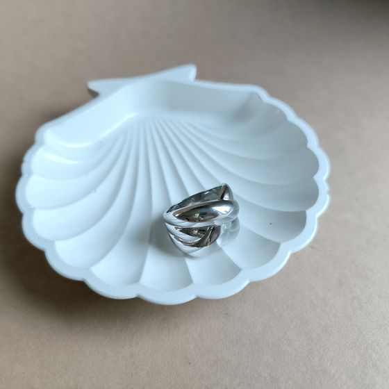 Срібна каблучка без каменів