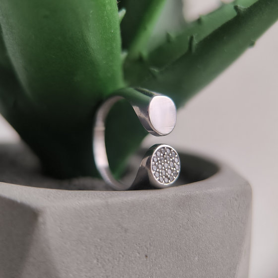 Срібна каблучка з фіанітами 0.21ct