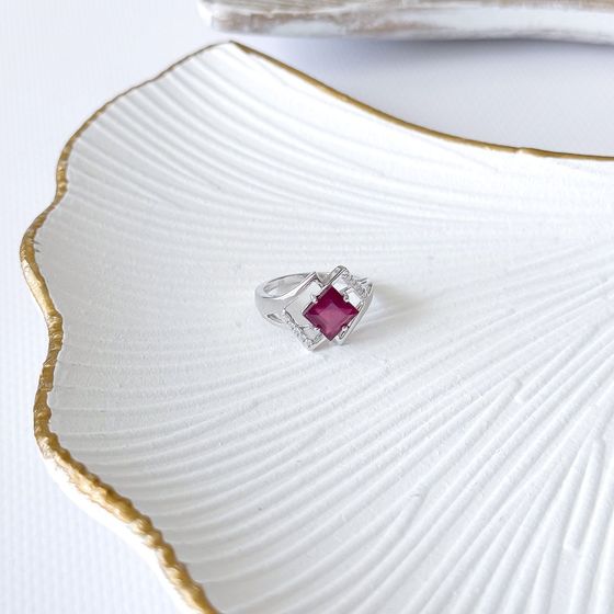 Sterling silver ring with 2.633ct ruby, phianites