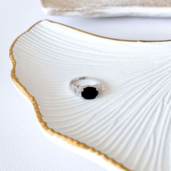 Срібна каблучка з сапфіром 3.507ct, фіанітами