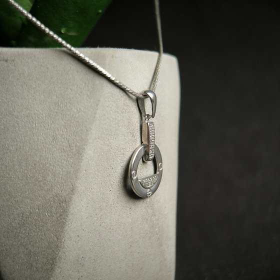Silver pendant with cubic zirconia