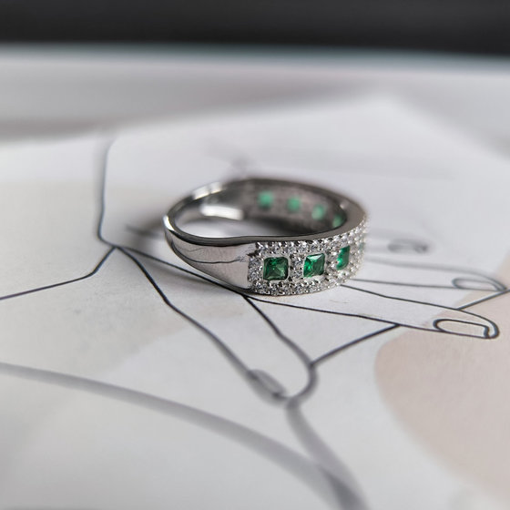 Silver ring with emerald nano 0.74ct
