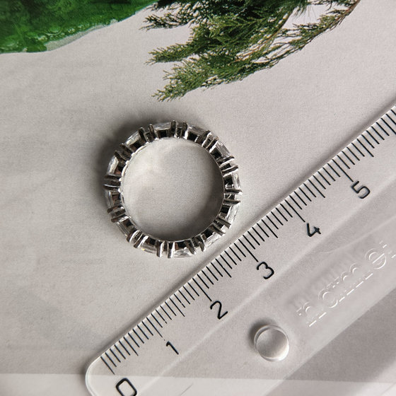 Silver ring with cubic zirconia and mother-of-pearl