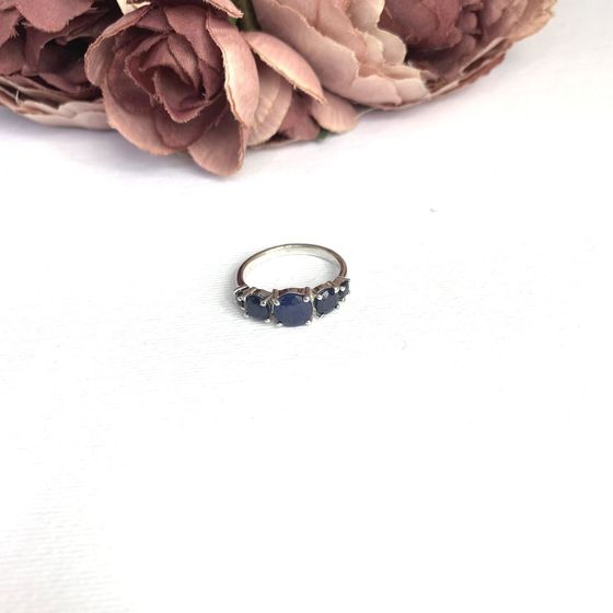 Silver ring with sapphire 3.312ct