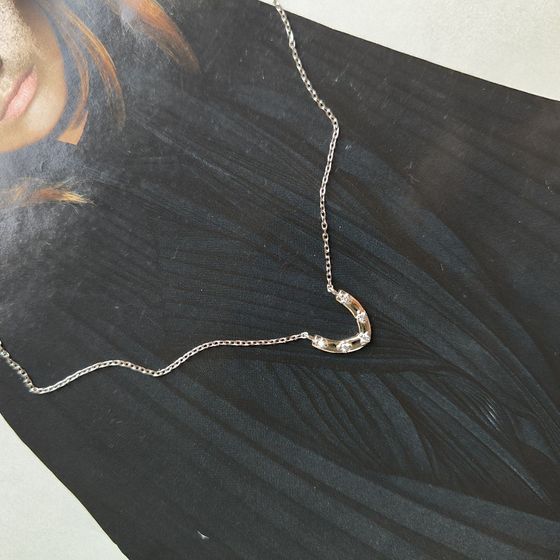 Silver necklace with phianites